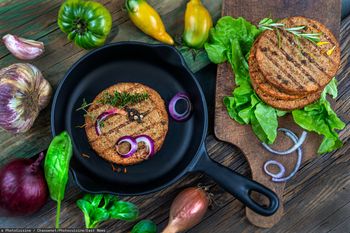 Koniec z wegańskim stekiem. Ale burger zostanie