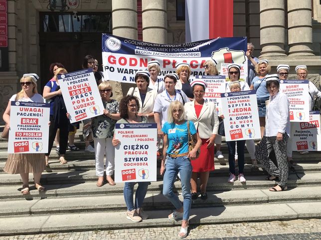 Protest pielęgniarek i położnych w Szczecinie