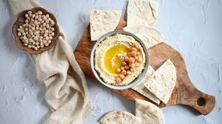 To najzdrowsza pasta. Nasyci i pomoże w odchudzaniu, ale nie każdy rodzaj jest równie dobry. Jak wybierać hummus?
