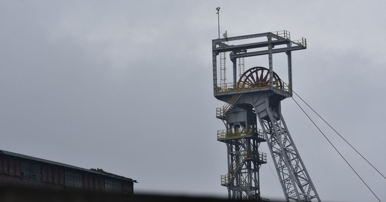 Kiedy jedni chłodzą się klimatyzacją, inni kupują węgiel póki jest tańszy