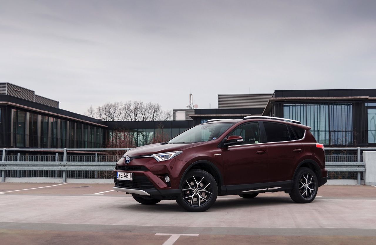 Toyota RAV4 czwartej generacji poprawiła opinię po modelu, który sporo stracił przez diesle