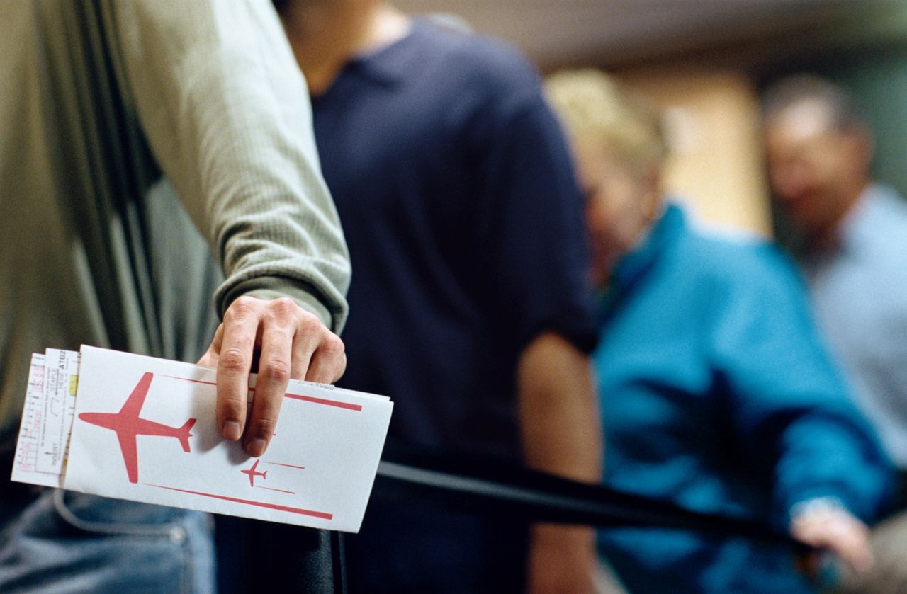Expert tips on scoring the best deals on plane tickets
