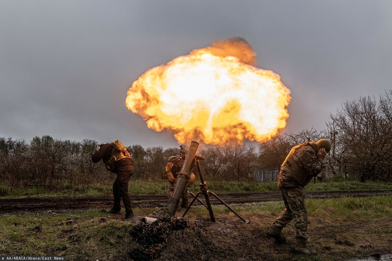 Ukraina - arch 2
DONETSK OBLAST, UKRAINE - APRIL 20: Ukrainian soldiers of the 57th Brigade fire a mortar in the direction of Bakhmut, in Donetsk Oblast, Ukraine on April 20, 2023. Diego Herrera Carcedo / Anadolu Agency/ABACAPRESS.COM
AA/ABACA
