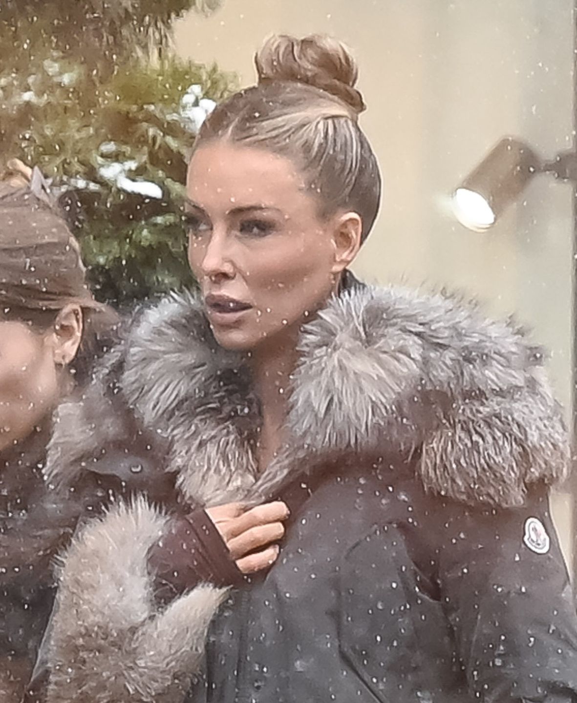 Odpicowana Małgorzata Rozenek pędzi do jubilera