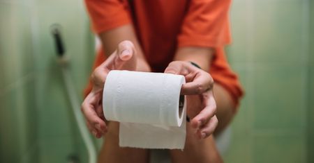 To częsty problem po 40. roku życia. Może zaburzać sen