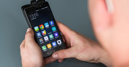 Szpiegowanie na Androidzie i iOS-ie: problem 20 aplikacji, które pobrano ponad 35 mln razy