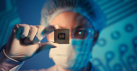 Intel nie złamał praw fizyki, zapomniał tylko przyznać, że 28 rdzeni i 5 GHz to overclocking