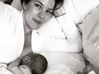 Liv Tyler o ciele po porodzie: "Trzeba być wobec siebie wyrozumiałą"