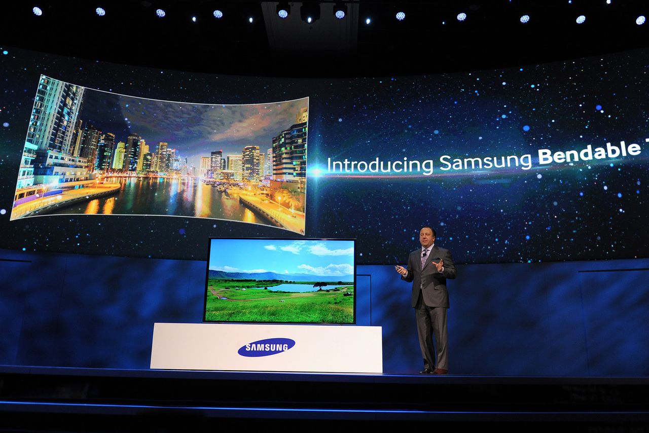 Bendable TV. Giętki ekran w telewizorze Samsunga. Po co?