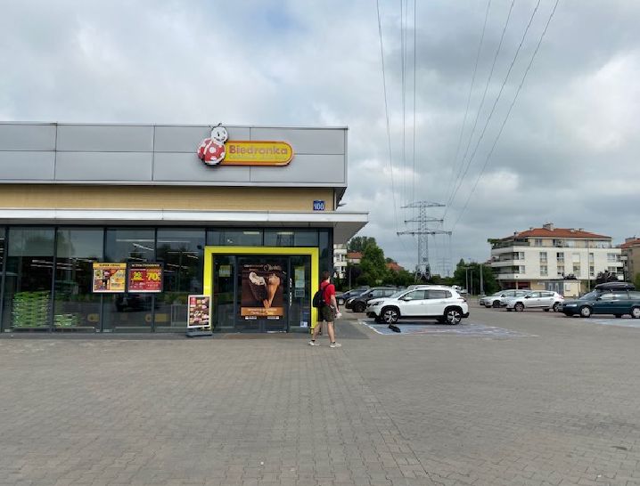 Zakaz handlu to fikcja. Sprawdziliśmy, jak działa "biedronkowa poczta"