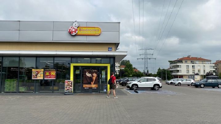 Niektóre sklepy sieci Biedronka stały się placówkami pocztowymi