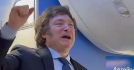 Prezydent Argentyny zaskoczył pasażerów. Zdziwienie w samolocie