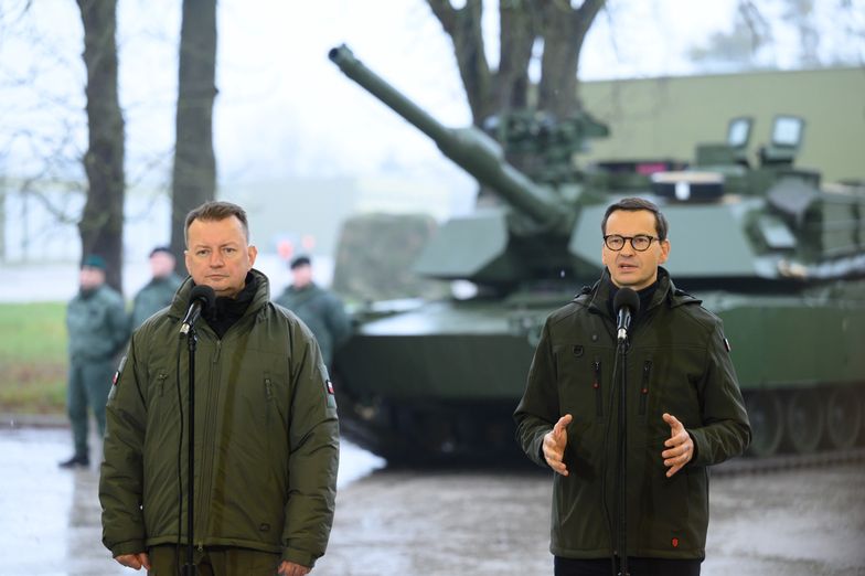 "Polska armia ma być najsilniejsza w Europie". Premier odwiedził jednostkę szkoleniową