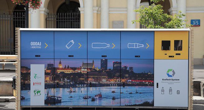 Dzięki recyklomatom w Warszawie odzyskano 115 tysięcy sztuk odpadów