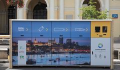 Dzięki recyklomatom w Warszawie odzyskano 115 tysięcy sztuk odpadów