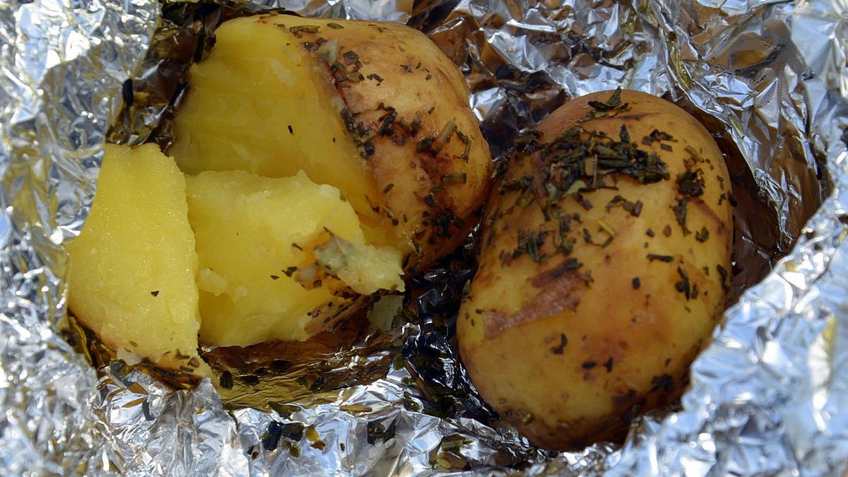przepis na ziemniaki z ogniska z grilla