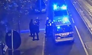 Po prostu sobie stał. Nagle zaroiło się od służb. Wideo z Łodzi