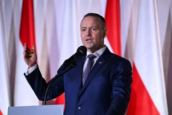 Przekształcanie kontraktów w etaty wejdzie w życie. Znamy kulisy decyzji prezydenta