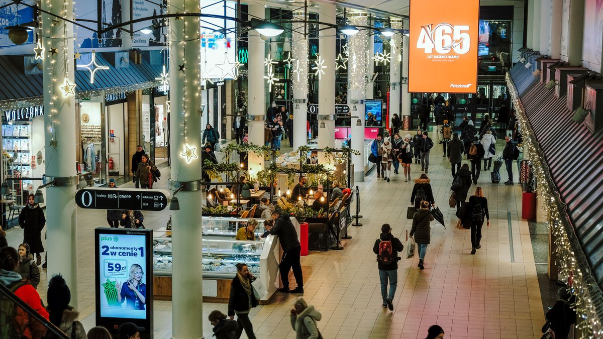 W wielu sklepach będą wydłużone godziny czasu pracy przed Wigilią 
