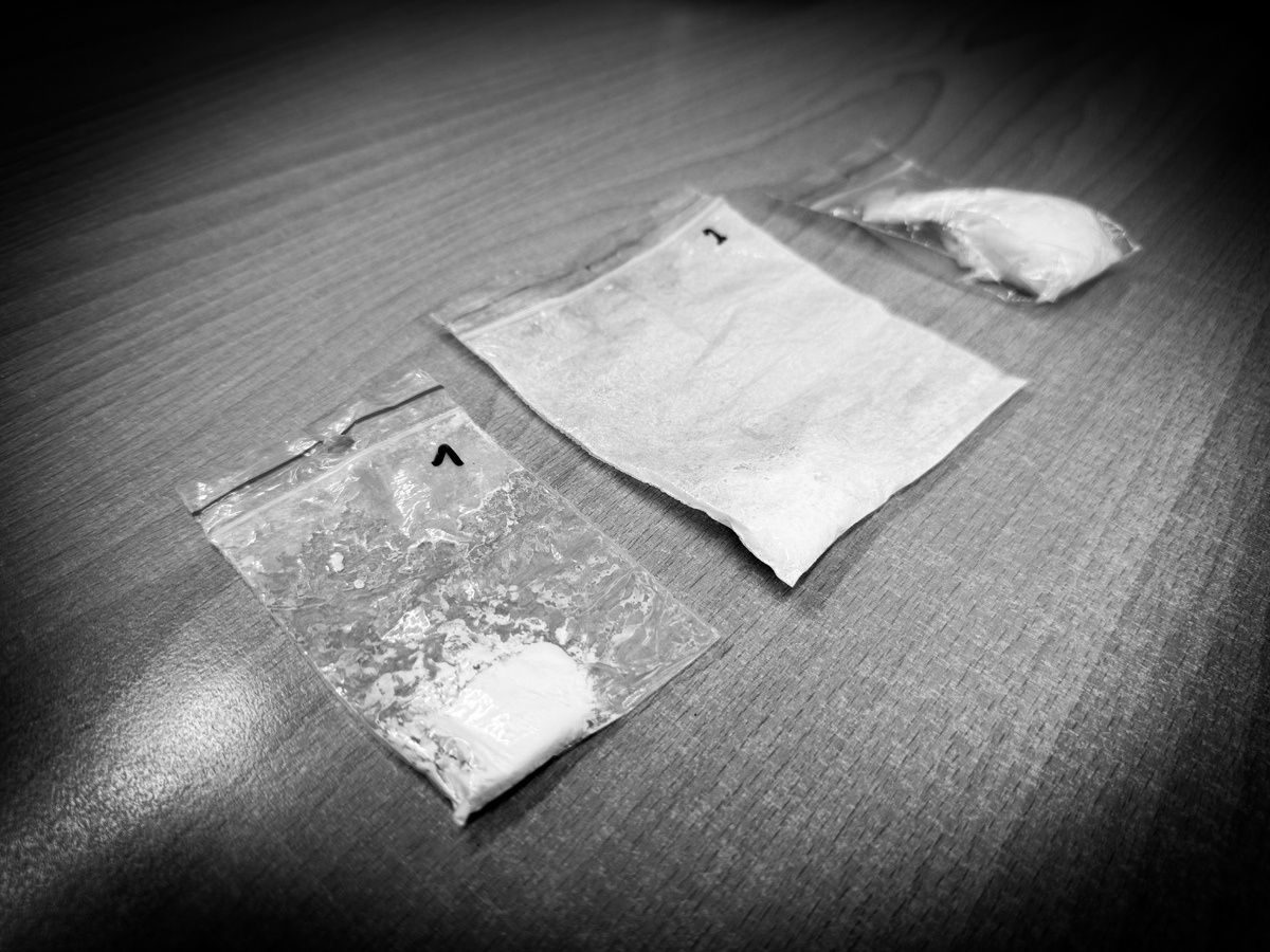 Ponad 24 gramy amfetaminy i zatrzymanie na gorącym uczynku. Akcja kryminalnych w Margoninie