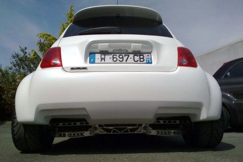 Elektryczny Fiat 500 pośród super-samochodów na Salon Privé