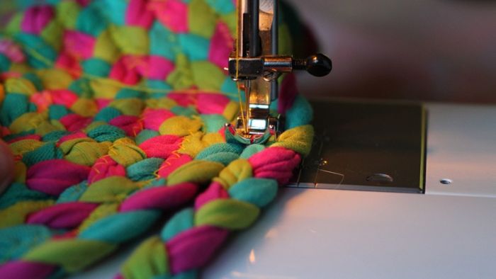 Dzięki maszynie do szycia stworzymy niepowtarzalne ubrania, ozdoby i akcesoria