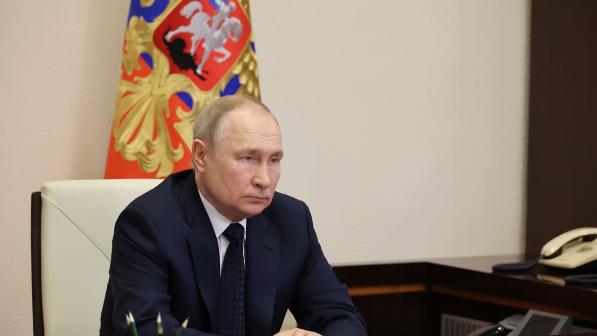 Russian President Vladimir Putin takes part, via video link, in a ceremony to launch the frigate Admiral Gorshkov armed with hypersonic missiles Zircon, to combat mission, in Moscow, Russia, 04 January 2023. EPA/MIKHAEL KLIMENTYEV / SPUTNIK / KREMLIN POOL MANDATORY CREDIT Dostawca: PAP/EPA.