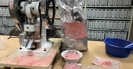 Francuska policja chwaliła się przejęciem ecstasy. Okazało się, że to żelki