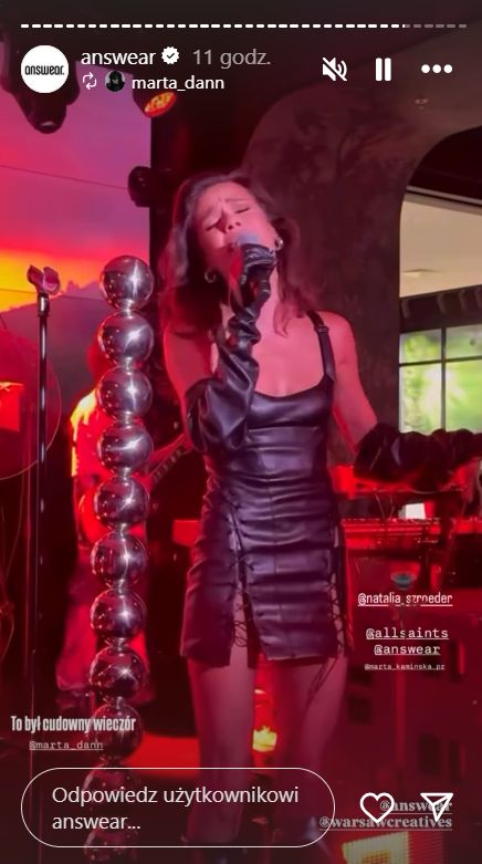 Natalia Szroeder w skórzanej mini na koncercie