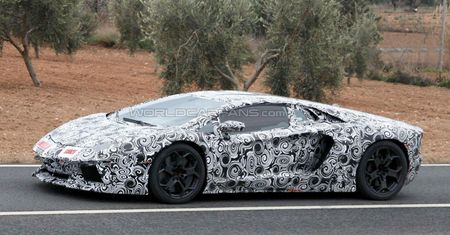 Nowe zdjęcia szpiegowskie Lamborghini LP700-4