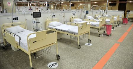 Koronawirus w Polsce. Brak miejsc w szpitalu w Wołowie. Pacjenci covidowi zajęli wszystkie łóżka