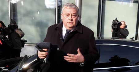 Przyjmował olbrzymie łapówki? Zatrzymano europosła