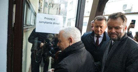 O tym dyskutowali w PiS. Rzecznik partii odsłonił kulisy posiedzenia