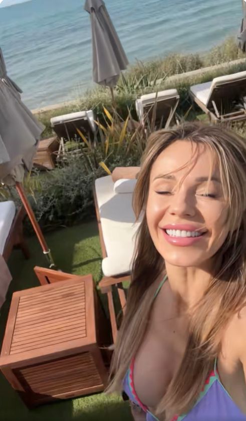 Doda i jej skąpe bikini pozdrawiają uczestników Met Gali
