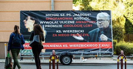 Margot. Ksiądz poręczył za aktywistkę LGBT, teraz komentuje wymierzony w niego baner