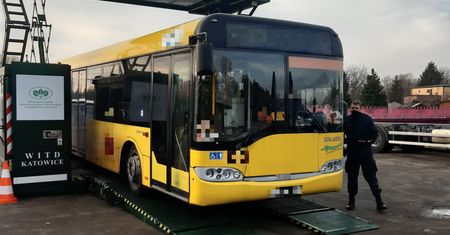Zaklejali kontrolki taśmą. Ponad połowa autobusów straciła dowód rejestracyjny