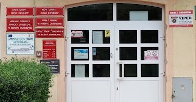 Zwolnienia dyscyplinarne w Gminie Nowy Duninów. Pracownik próbował wynieść dokumenty urzędowe