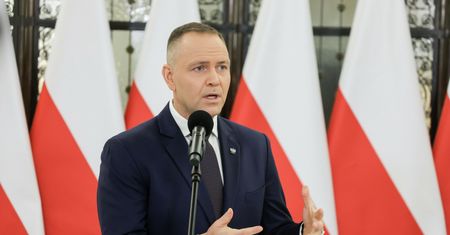 "Po co pan tu krzyczy, panie pośle?". Spięcie na konferencji Nawrockiego