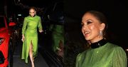 Jennifer Lopez chwali się umięśnionymi nogami, krocząc na urodziny menadżera. Udana stylizacja?