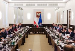 Poruszenie w sieci po zdjęciu z PiS. Polacy są pewni, jest sondaż