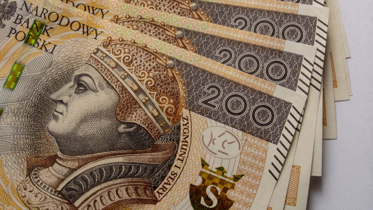 Według GUS przeciętne wynagrodzenie w trzecim kw. 2022 r. wzrosło o 14,6 proc. rdr i wyniosło 6 tys. 480,67 zł