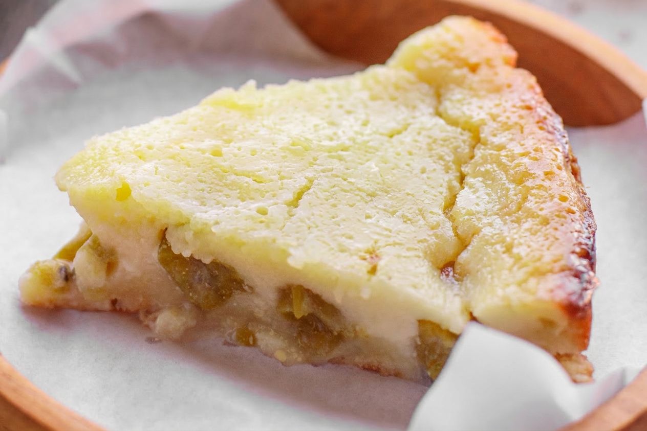 Kruche ciasto i zapomniane owoce w budyniu. Prosty przepis, a ciasto jak z kawiarni