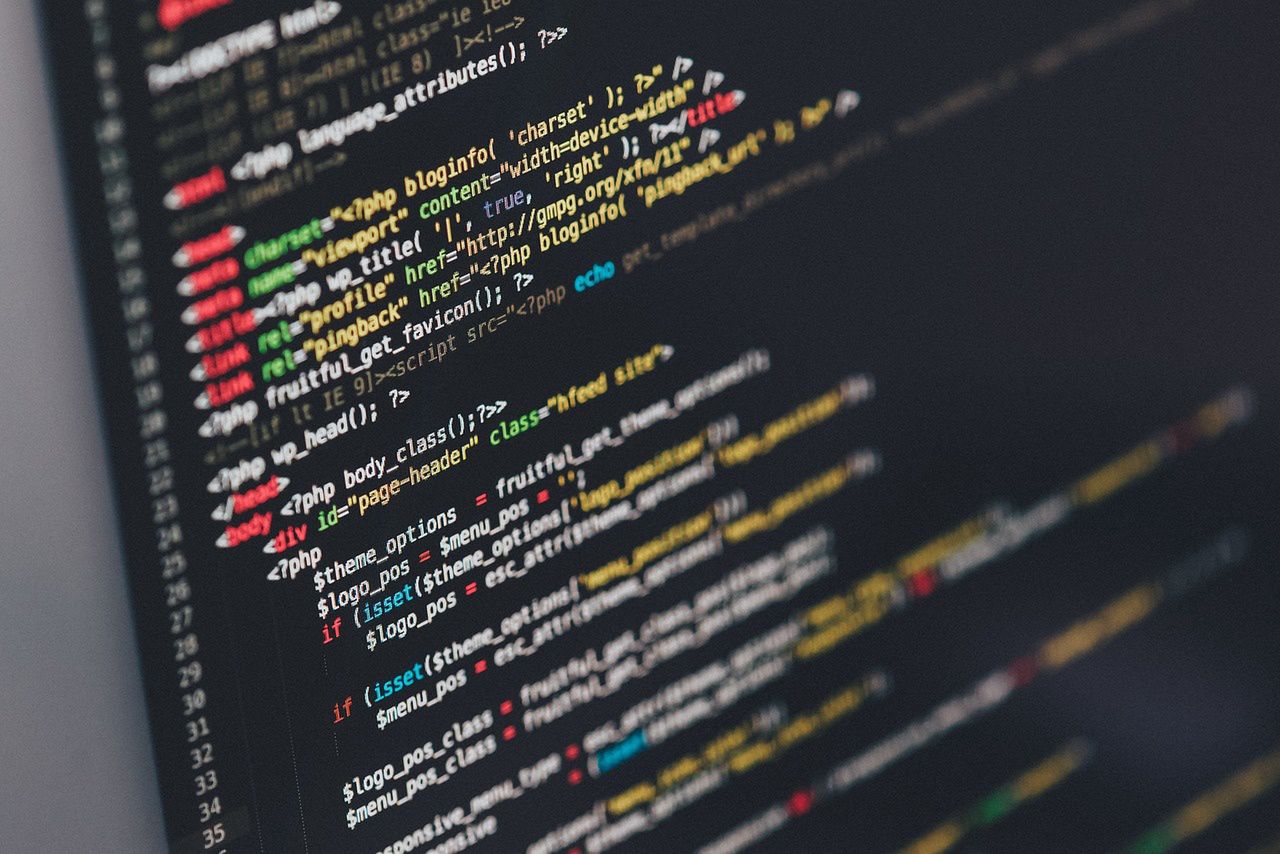 Czy seniorzy wiedzą, jak ustrzec się przed cyberprzestępcami? Powiatowa rada seniorów pomga im zdobyć wiedzę
