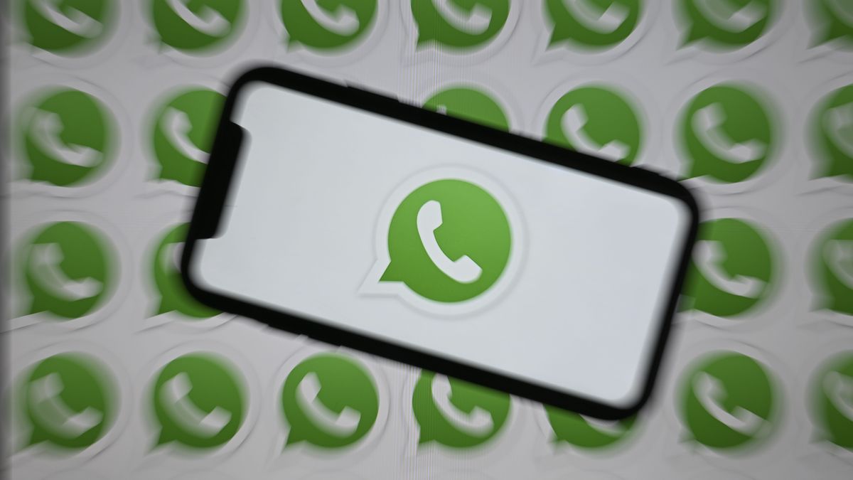ANKARA, TURKIYE - SEPTEMBER 18: In this photo illustration, the logo of WhatsApp is displayed on a smartphone in front of Meta logo in Ankara, Turkiye on September 18, 2023. (Photo by Osmancan Gurdogan/Anadolu Agency via Getty Images)