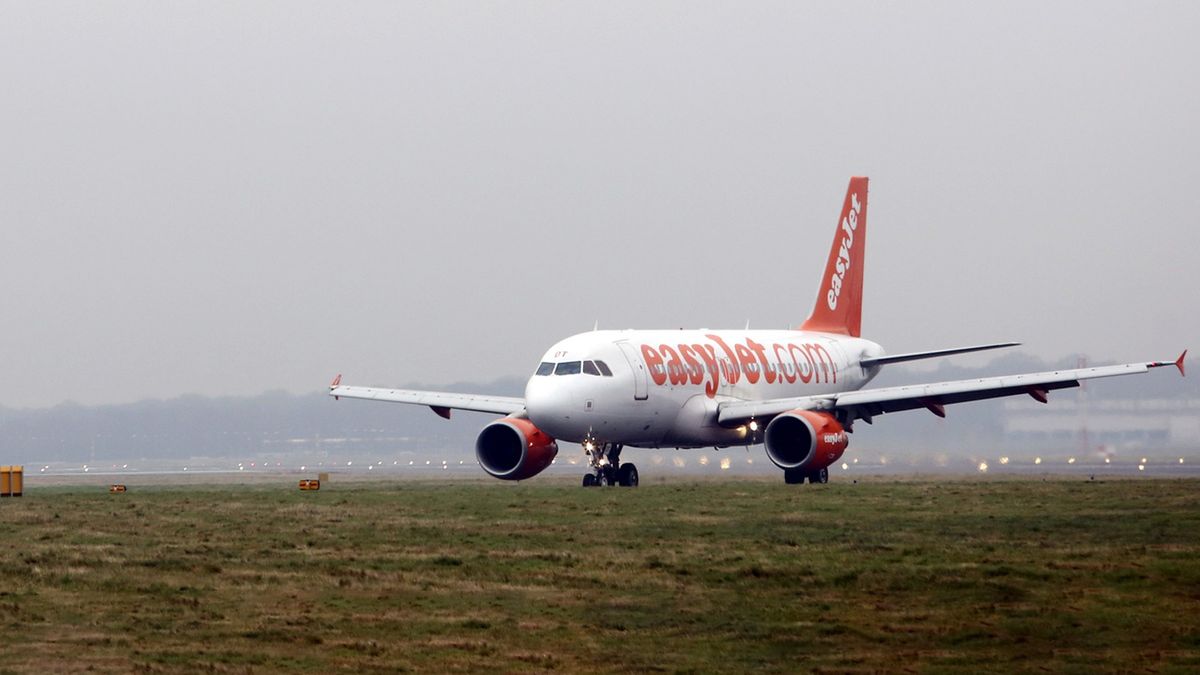 Ratownicy medyczni na lotnisku potwierdzili śmierć mężczyzny