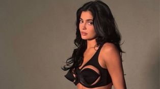 Kylie Jenner w awangardowym staniku. Fani przecierają oczy ze zdumienia