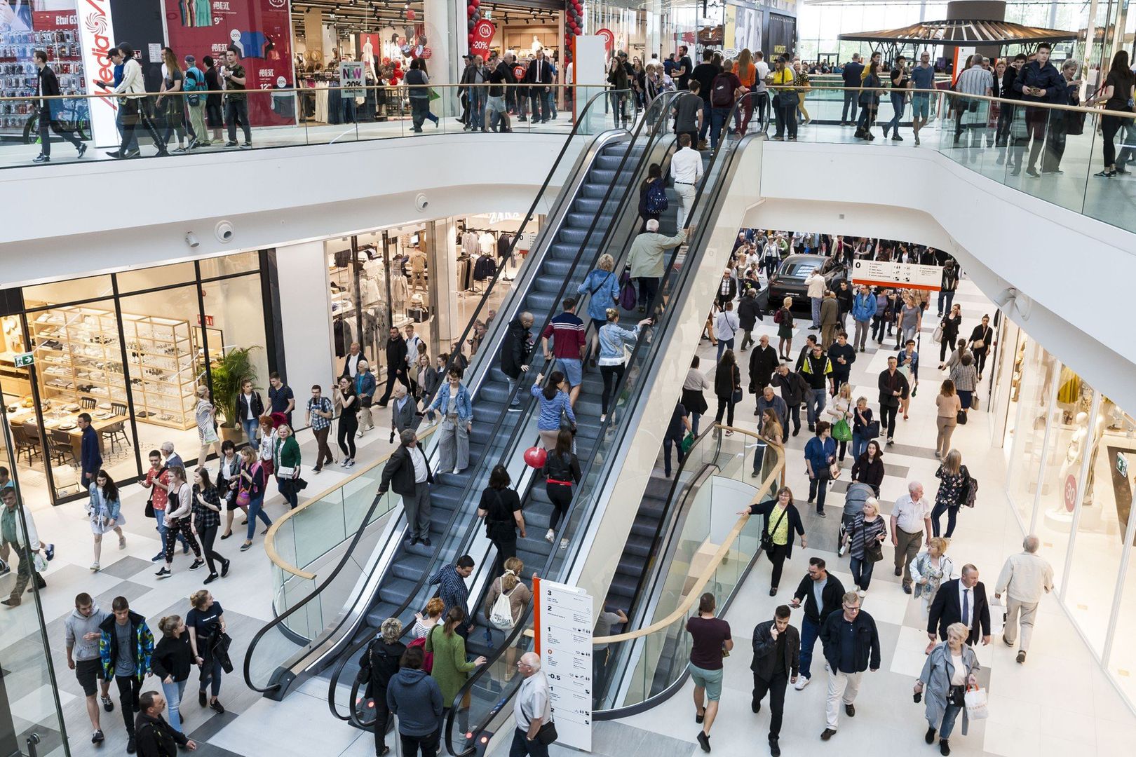 Auchan ogłosił zamknięcie 25 supermarketów we Francji. Decyzja skutkuje likwidacją ponad 700 miejsc pracy