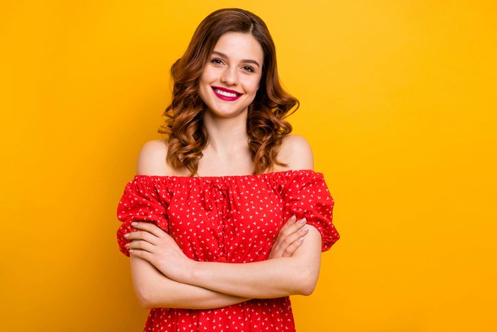 Makijaż do czerwonej sukienki wcale nie jest trudny.