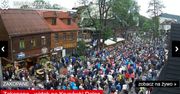 Tłumy ludzi na Krupówkach. Boże Ciało w Zakopanem