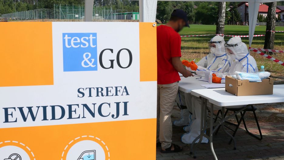 Koronawirus w Polsce. Przybywa chorych na COVID-19. Tendencja spadkowa na Dolnym Śląsku